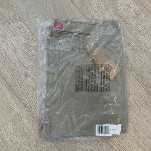 BRAND NEW MENS KHAKI LEVIS
